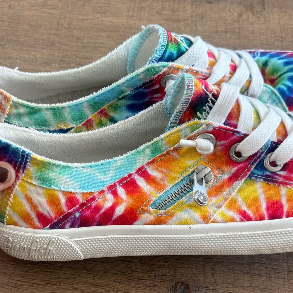 Blowfish Colorful Tie-Dye Women's Sneakers - Picture 4 of 6